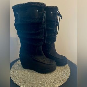 Super cute Skecher platform wedge winter boot.